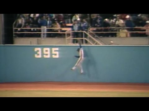 NYM@LAD: Mookie leaps, robs Brock of home run