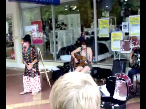 Texas Tea Performing 'Billy' at Tamworth with some clown