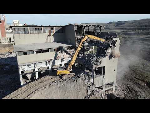 Liebherr 954 Long Reach Excavator Demolishing 50m Industrial Building - Sotiriadis/Labrianidis