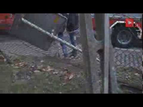 Mszana Dolna. Auto starnowało przechodnia. Ciężki stan 17-latka