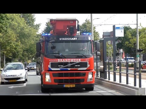 Brandweer Loosduinen TS 15 7730 + HW Zoetemeer 15 5250 met spoed naar een gaslucht in Den Haag