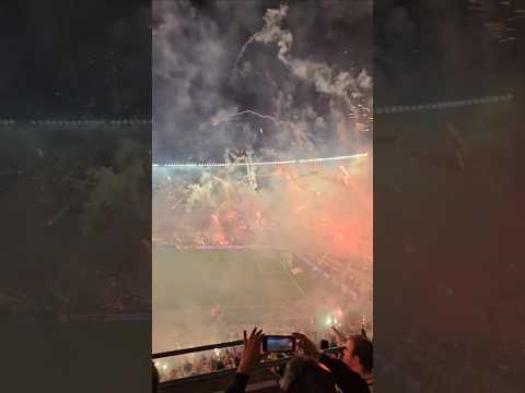 "El mejor recibimiento de la historia River vs Mineiro #football" Barra: Los Borrachos del Tablón &bull; Club: River Plate