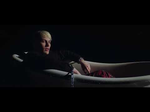 IL TRE - PIOGGIA (Official Video)