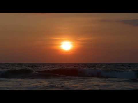 Song Oo Hlaing & Moh Moh - Ta Yak Tot Ngo Par (Double U & Dira Noen Remix)  [Unofficial Video]