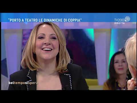 Debora Villa e la sua ironia travolgente