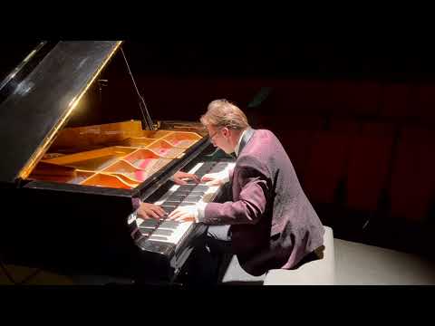J. Brahms - Waltz in A-Flat Major, Op. 39 No. 15 - Greg Niemczuk live in Operahuset Nordfjord.