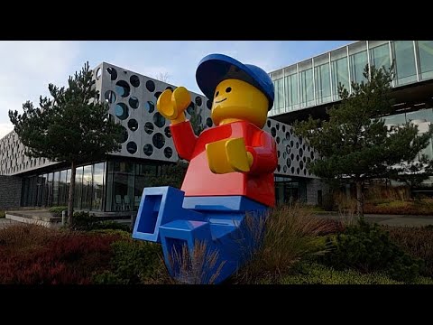Video Thumbnail: Blick ins Weihnachtsgeschäft bei Lego: So decken Kultbausteine die Nachfrage