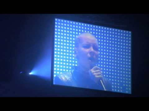 Judith & Thorunn - Wonderwall - The Voice Of Germany live in concert Leipzig 28.12.13