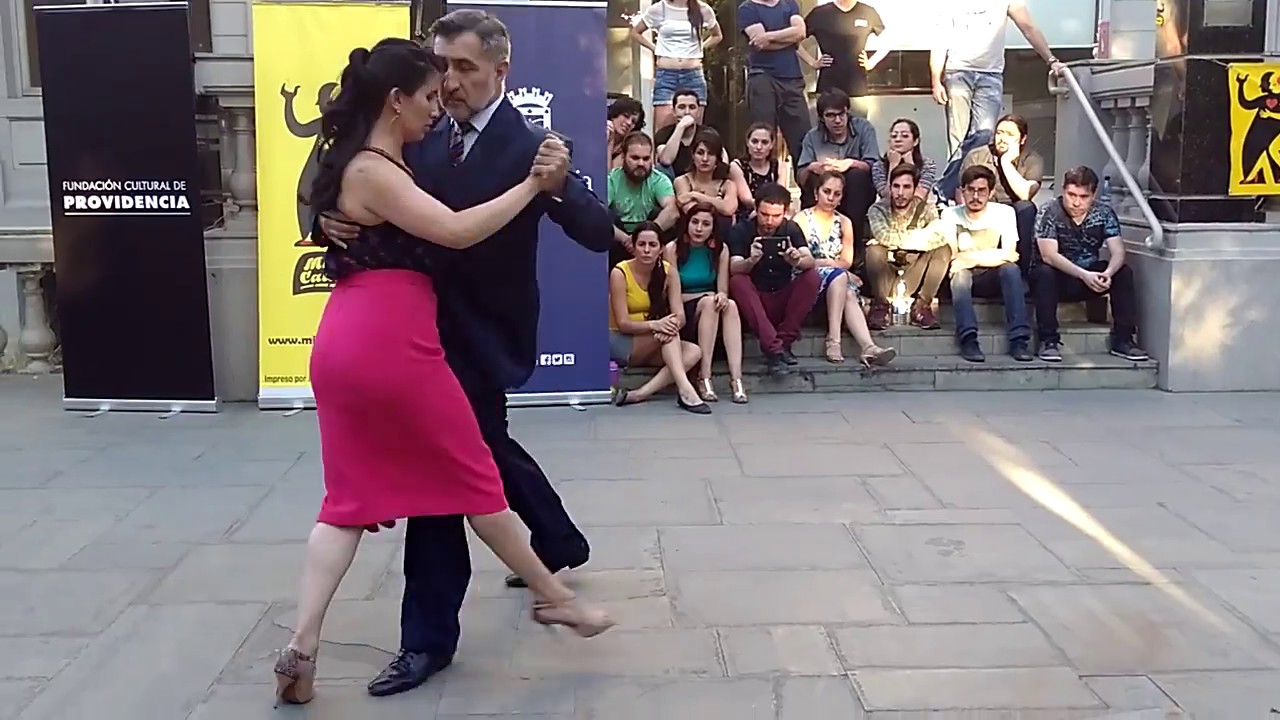 Paulina cazabón Y Jose Luis Gonzalez en Milonga Callejera 25/nov/17
