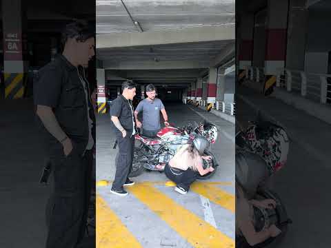 Ya entendí por qué no le ayudas bro. #moto #viral #humor #biker #comedy #bikeride