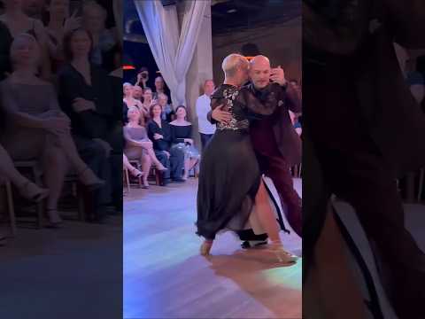 Alejandra & Mariano in Viral Dance #DanceShorts #TangoDance #StreetParty #TrendingNow #Viraltrend