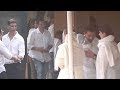 Sunny Deol Arrives To Giv EMOTI0NAL Support To Dimple Kapadia Akshay Kumar S Family At Mom S L0