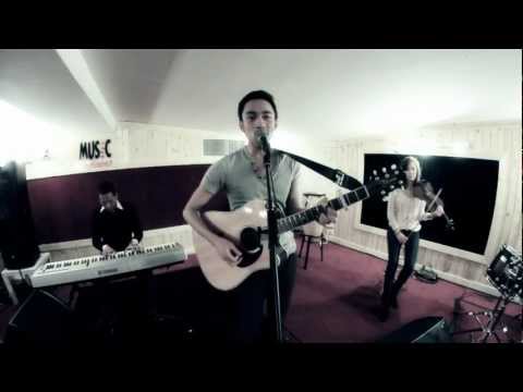 Coldplay - The Scientist [Cover] - Ari