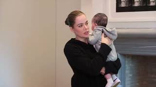 Download lagu Khloe debuts her new baby for the first time THE KARDASHIANS S3 EP3 mp3