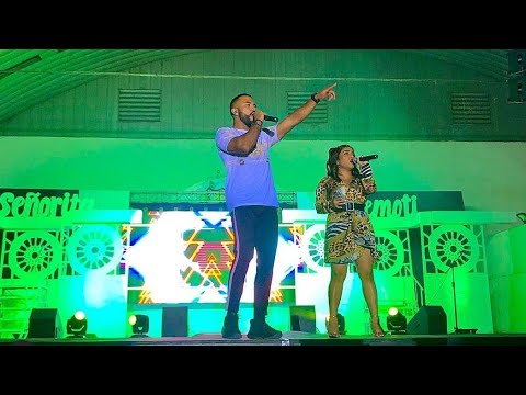 Paola Chuc y Hancer cantando juntos en Tiquisate Escuintla 🇬🇹 05.05.2019 (Vídeo en HD)