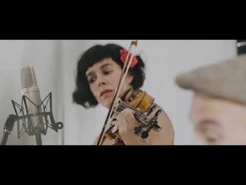 En el tronco de un árbol live by Yanet Infanzon &  La Onda