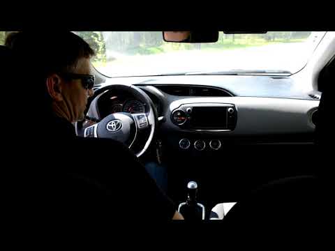 J. Sprawdzanie działania świateł cofania - Toyota Yaris - egzamin kat. B