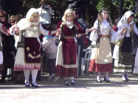 Arvanitiko Avlonas (Moi gitone) ...2012 02 019 "Divani"