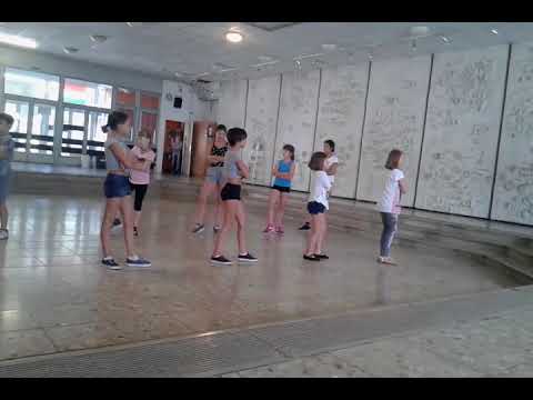 Koreográfia gyakorlás a haladó zumbásokkal (StreetDance)