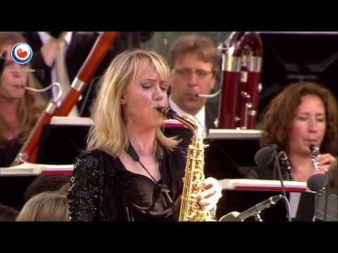 Femke Ylstra plays Pulp Fiction