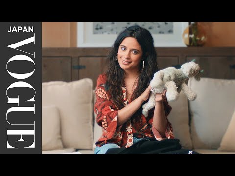カミラ・カベロのバッグの中身は？ツアー中に欠かせない必須アイテムも紹介。| In The Bag | VOGUE JAPAN