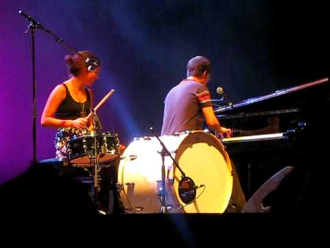 Ben Folds - You Don't Know Me (Live@The Palais 03.09.09) - Featuring Missy Higgins on Drums