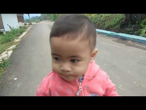 bayi umur 15bulan main sendiri