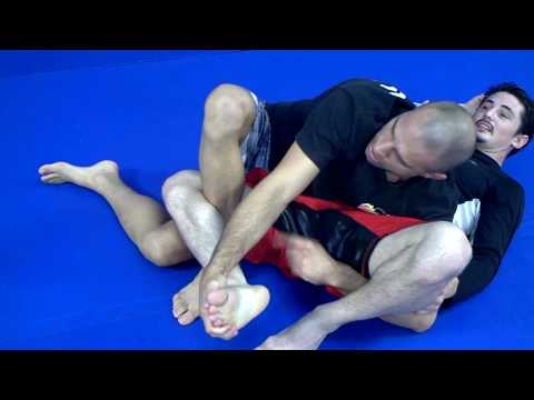 JAMES "LIGHTNING"  WILKS  SHOWING ERIK PAULSON SUPERDUPER LEGLOCK FLOW