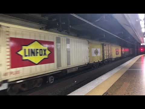 Aurizon’s CM30-8 2838 passing Central with Y798 from Portsmith