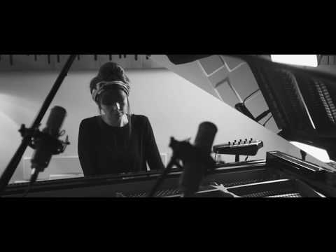 Poppy Ackroyd - Birdwoman (Official Live Video)