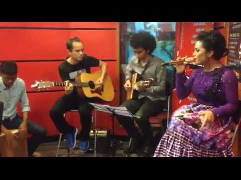 Krisdayanti - Ratu Cinta (Live Acoustic)