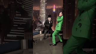 The Penguin punches Riddler! #thepenguin #riddler #batman #umbrella