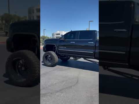 2018 GMC Denali 2500HD • 10-12" @McGaughys SS lift