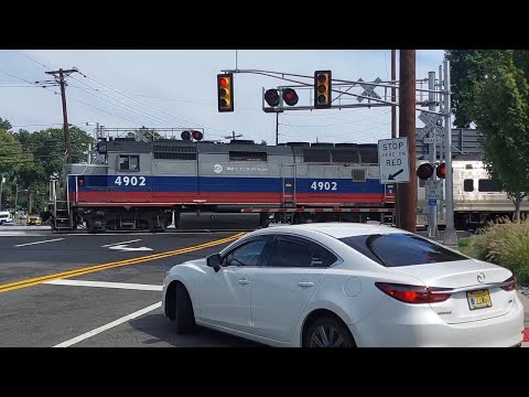 Metro North GP40FH 2 shoves train across Market Street