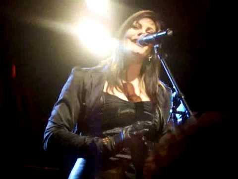 Floor Jansen & Red Limo String Quartet - Energize Me (live @ P60 Amstelveen 27.12.2009) 4/9