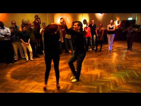 Oliver Pineda & Vali Damaskou Workshop Summersalsa '09 Demo & Social Dance