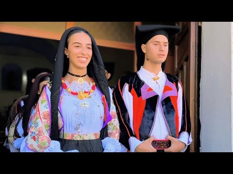 Cortes Apertas Oliena 2025 - "Su hojuviu Ulianesu" 🩷💙 Autunno 🍂 in Barbagia 