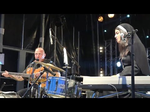 Reverend Beat-Man & Sister Nicole Izobel Garcia - Get on your knees ( live 2014 )