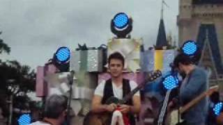 Kris Allen - Christmas Day parade taping 2009