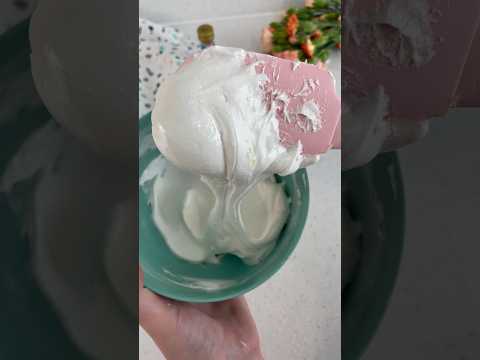 Follow this simple recipe to make our delicious royal icing 😍