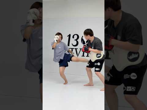左右に動くコンビネーション！ #キックボクシング #ミット打ち