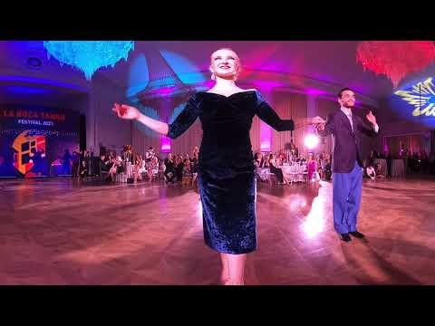  Juan Manuel Rosales  and  Liza Rosales  are  dancing  to  the  vals  "  Dichas Que Vivi  "  by  Rodolfo Biagi  at  La Boca Tango Festival  in  2021