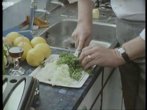 How to cook mussels - Keith Floyd - BBC