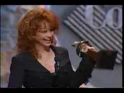 Reba wins Entertainer of the Year