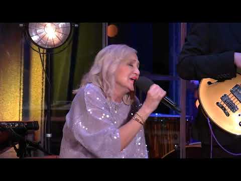 Píseň Říjen spí (Když se snáší déšť), zpěv B. Basiková - Show Jana Krause 20. 11. 2024