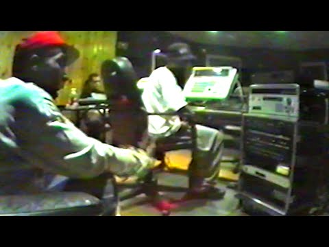 Rare footage of Big L, 1995, 1998, with Kid Capri, Ron Browz, Big Pun, Charlie Hustle.