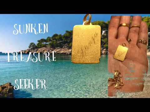 Underwater diving gold metal detecting! Two beaches in one day!! Happy happy 😁