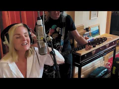 Who Wants to Live Forever -  Brian May, Kerry Ellis & Wilhelm Lichtenberg (Music Video)