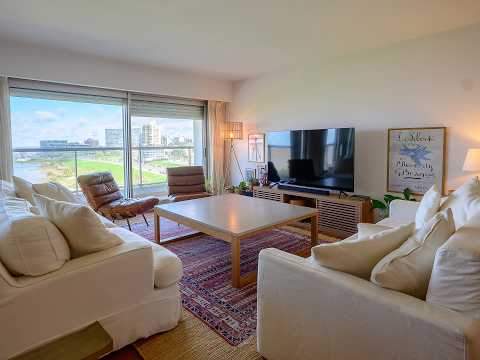 Video de YouTube - Apartamento en Venta de 4 dormitorios  en Puerto del Buceo, Montevideo