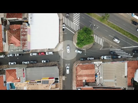 Imprudência dos motoristas tornam esquina no Centro perigosa